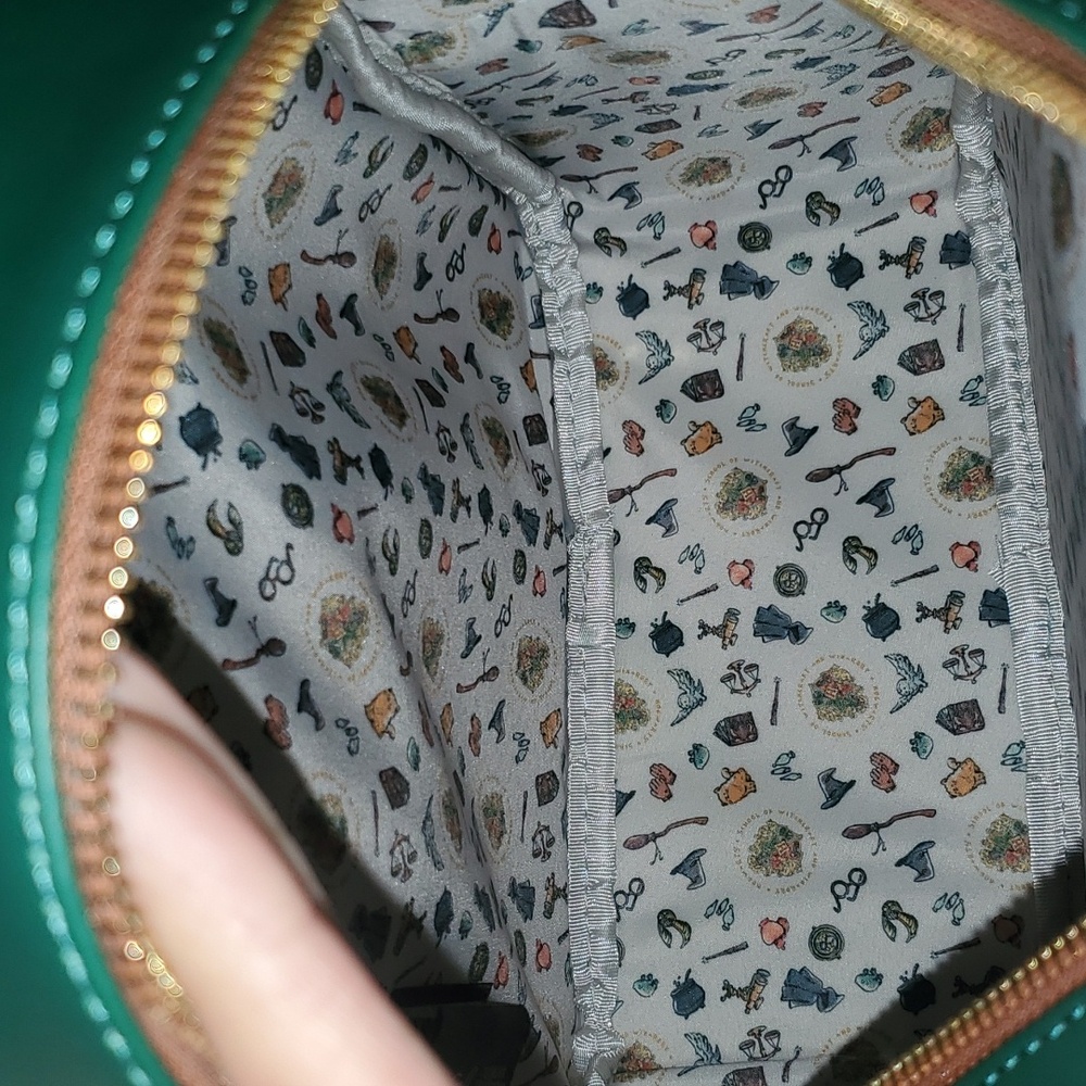 Boxlunch Exclusive Hogwarts Harry Potter Backpack - Picture 3 of 3